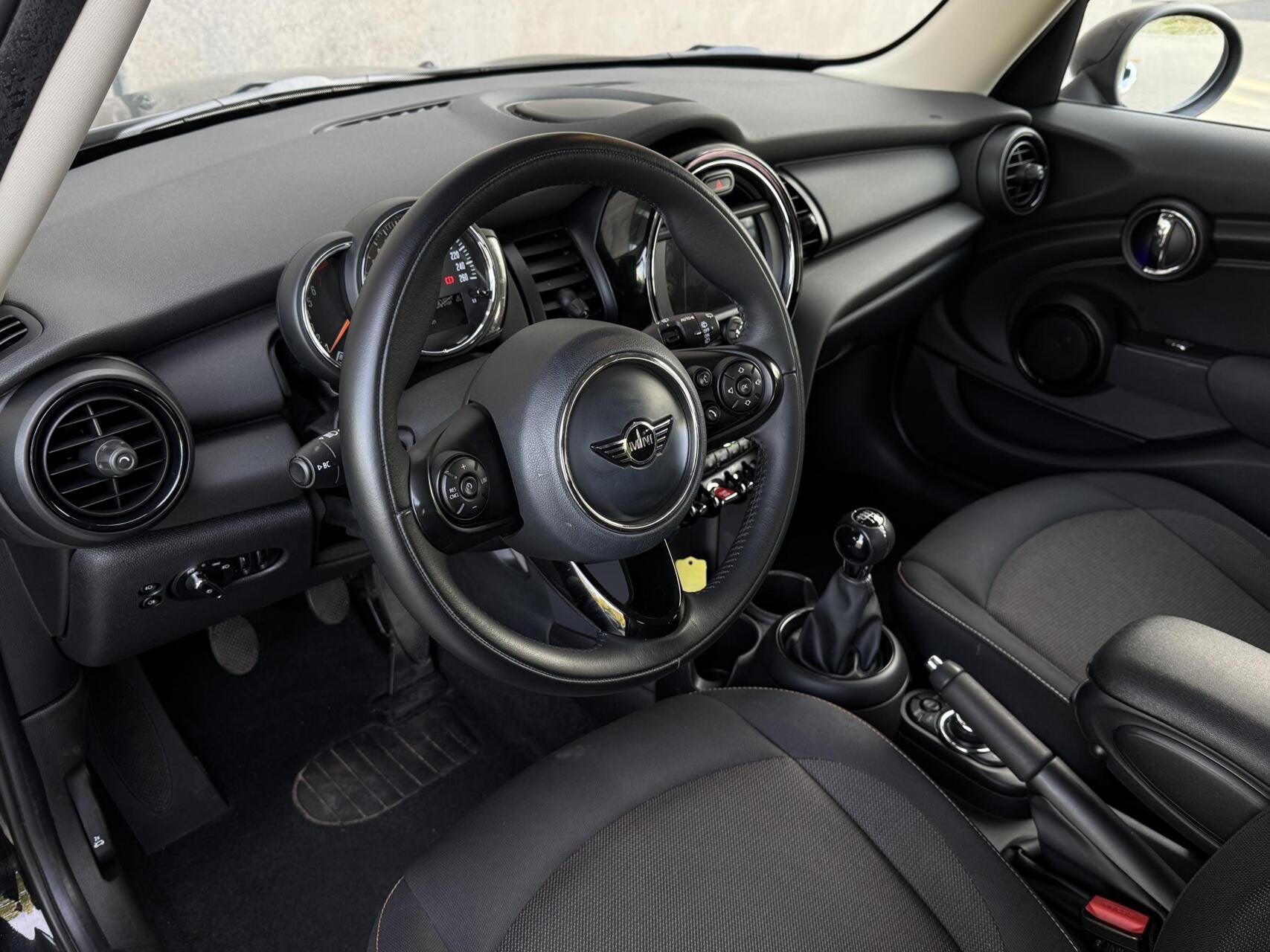 Mini 5-Deurs 1.5 One Pepper | CarPlay | 1ste eigenaar | Deal, Auto's, Voorwielaandrijving, Dealer onderhouden, Stof, Gebruikt
