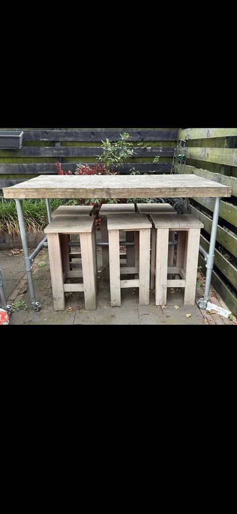 Bartafel / bar / tafelmet krukken, Ophalen, Gebruikt