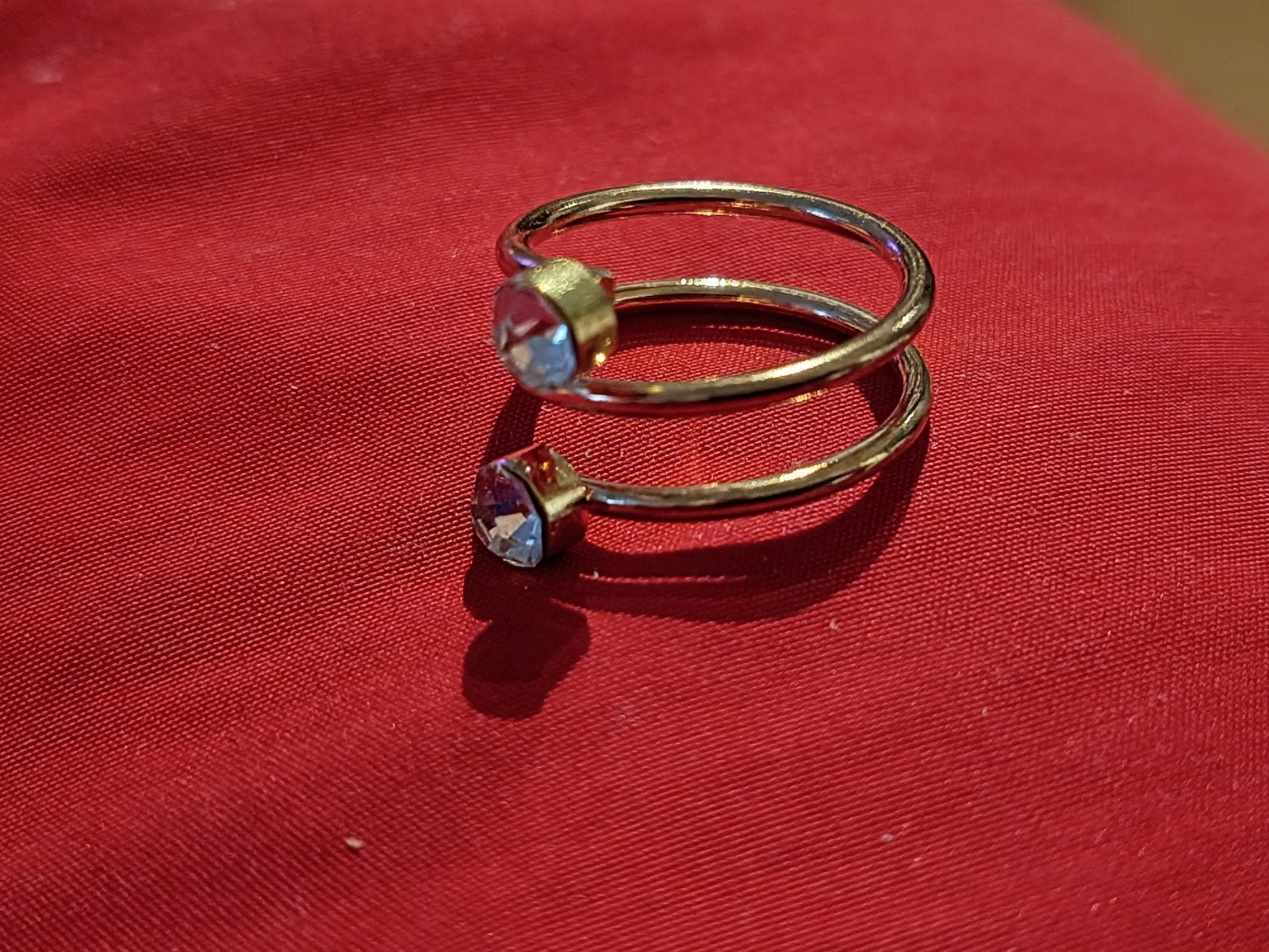 Ring met twee kristallen, Met kristal, Overige materialen, Ophalen of Verzenden, Zo goed als nieuw