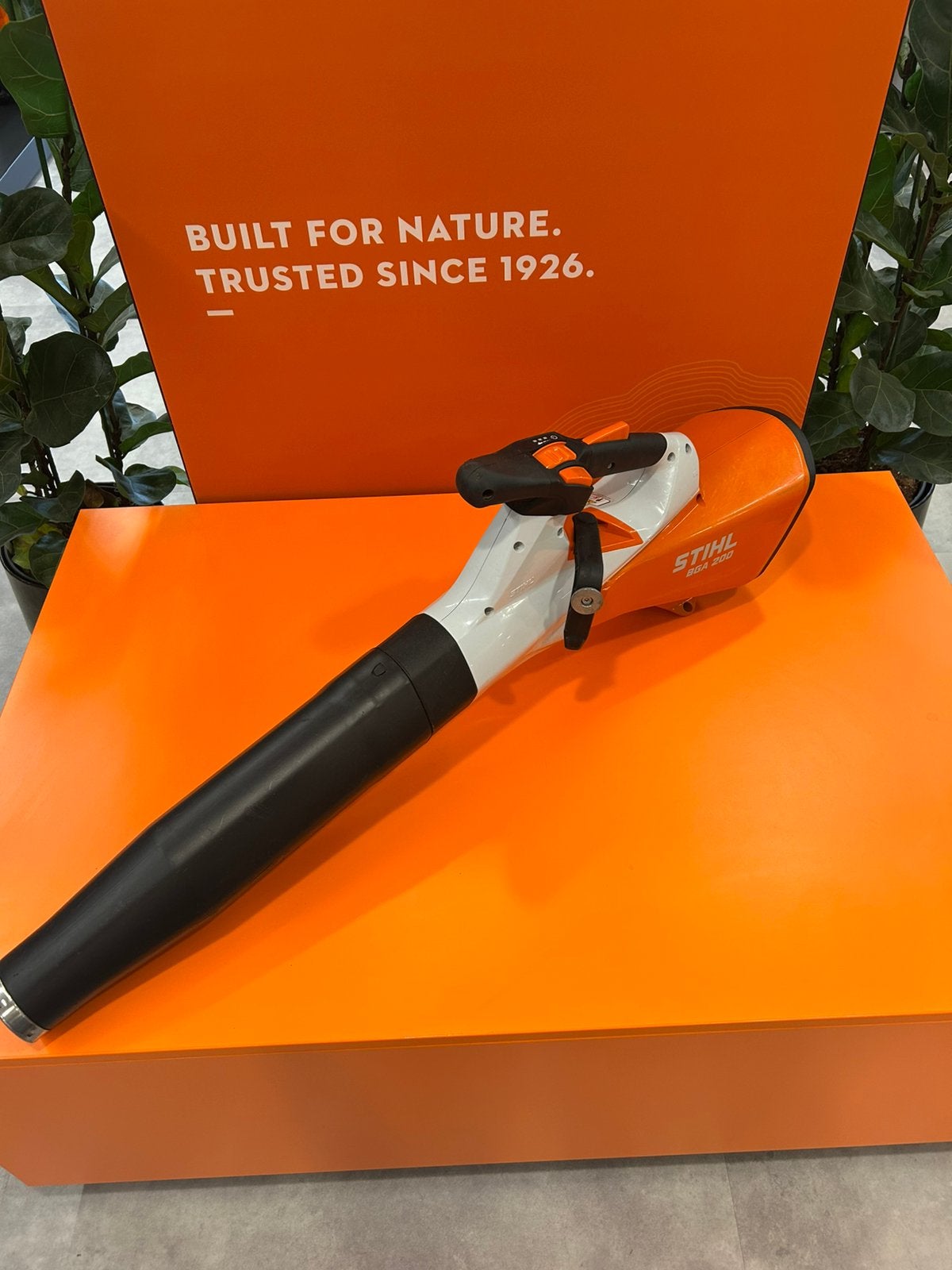 STIHL BGA 200 Accu handbladblazer prof, Ophalen of Verzenden, Zo goed als nieuw, Accu, Handgedragen