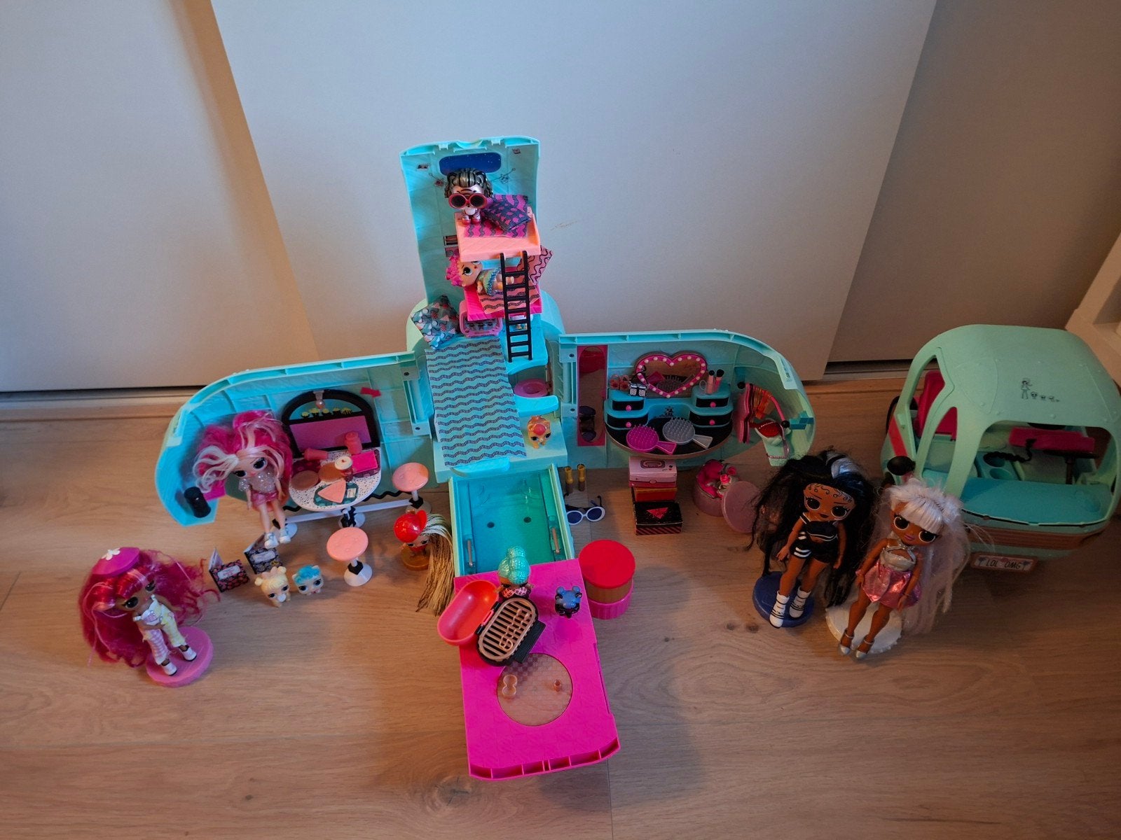 LOL Surprise Glamper met poppen en accessoires, Ophalen