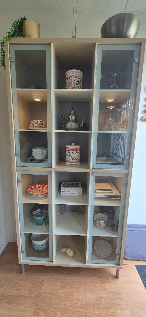 Gratis Servieskast Ikea met verlichting, Ophalen, Overige materialen, Gebruikt, 100 tot 150 cm