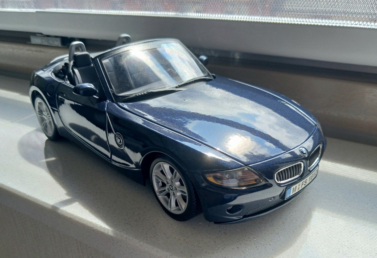 BMW Z4 Roadster 2.5i blauw Maisto 1:18, Hobby en Vrije tijd, Modelauto's | 1:18, Ophalen of Verzenden, Zo goed als nieuw, Auto