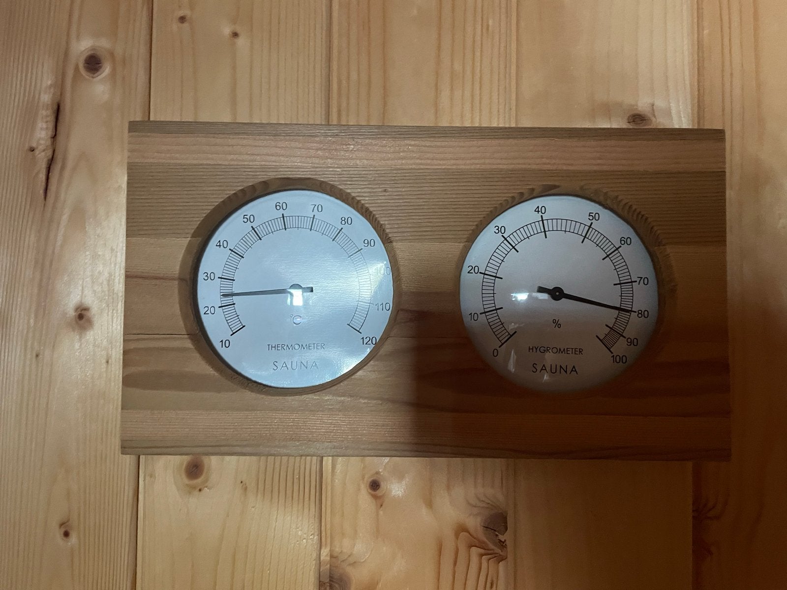 Foto 7 van Elektrische Karibu sauna met opgiet en accessoires/ 2-3 pers