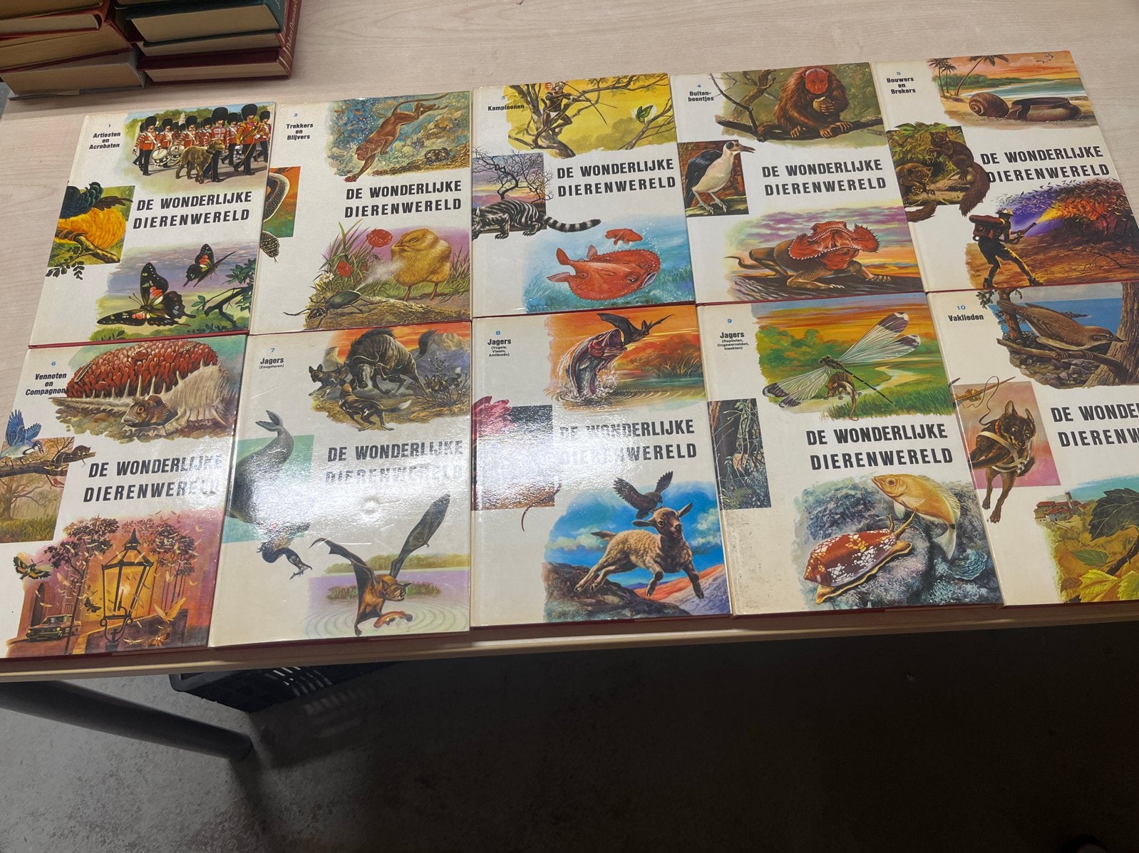 De Wonderlijke Dierenwereld - Complete Serie (10 boeken), Boeken, Ophalen of Verzenden, Gelezen, Natuur algemeen