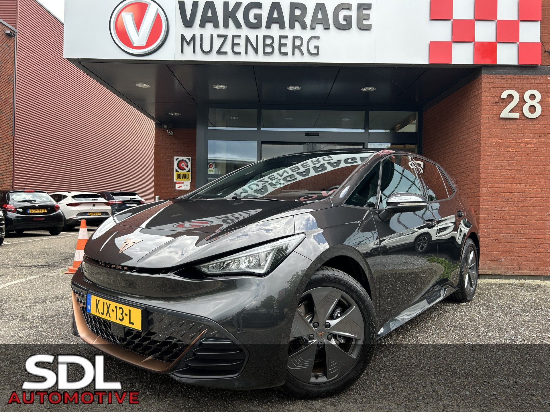 CUPRA Born Business Plus 62 kWh // ADAPT. CRUISE // FULL LED, Automaat, 34 min, Gebruikt, Parkeersensor