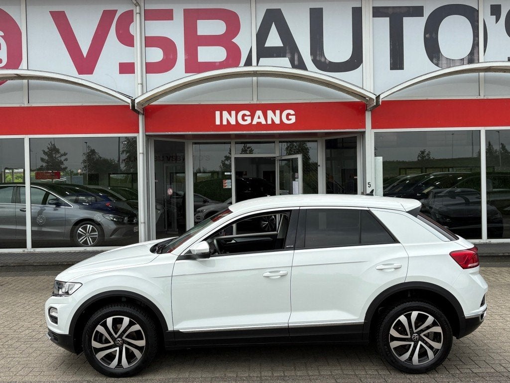 Volkswagen T-ROC TSI ACTIVE. LED NAVI CARPLAY AIRCO STOELVER, Gebruikt, Met garantie (alle), Wit, Bedrijf