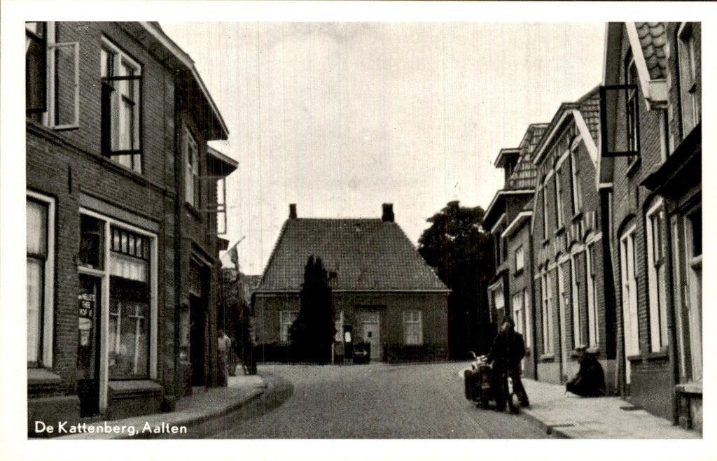 Aalten - De Kattenberg - Straatzicht, Ophalen of Verzenden, 1940 tot 1960, Ongelopen, Gelderland