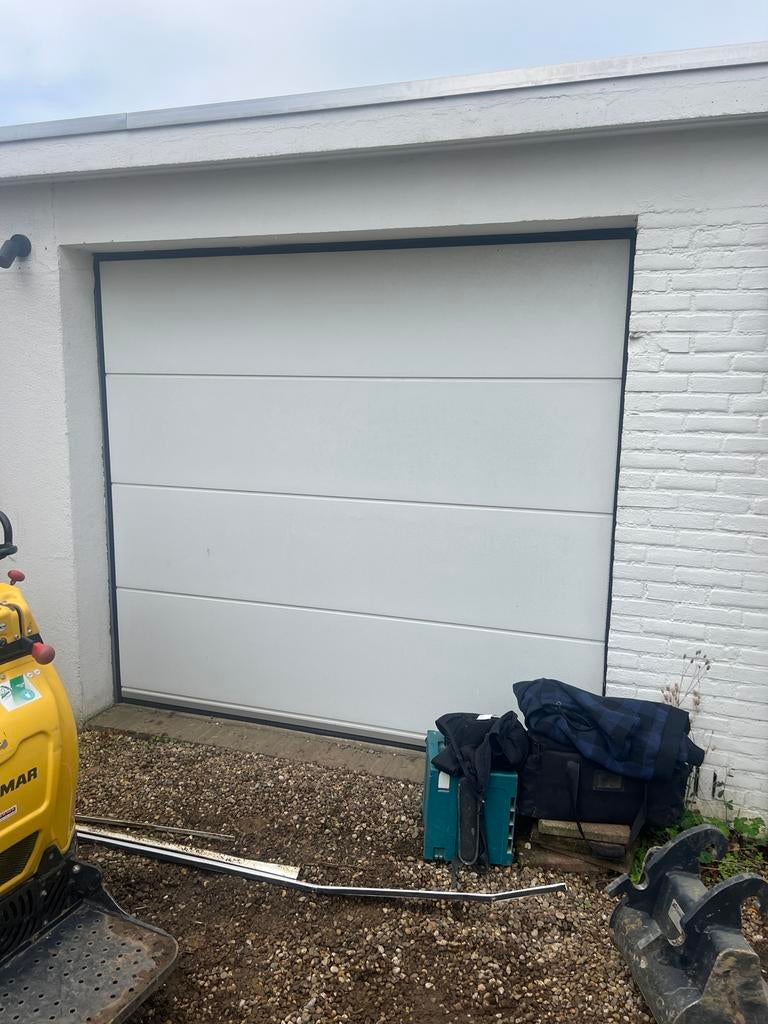 Sectionaal poort wit electrisch, Tuin en Terras, Tuinhuizen, Kunststof, Schuur, Zo goed als nieuw, Ophalen