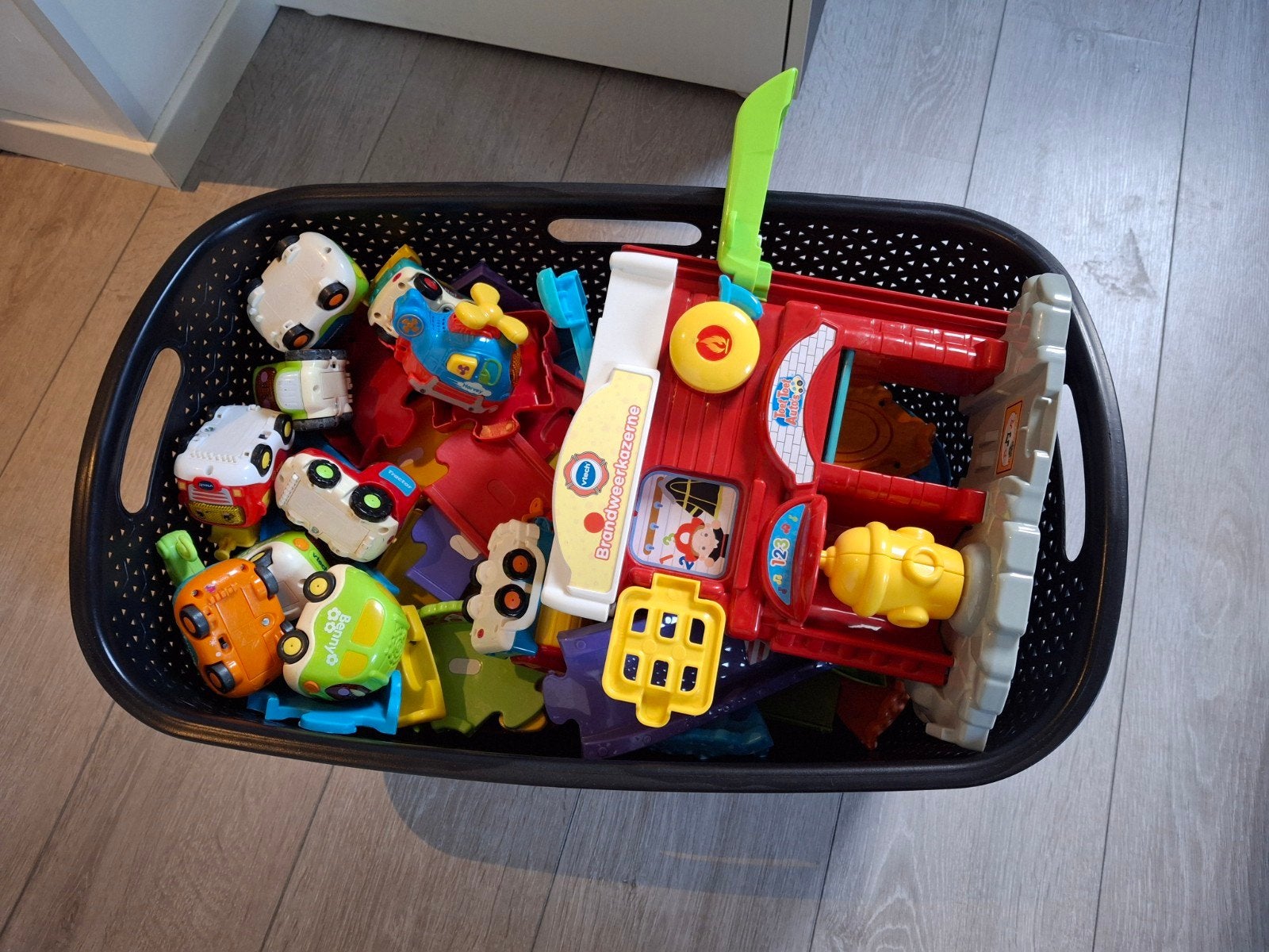 Vtech toettoet auto's, brandweerkazerne en veel wegdelen, Ophalen, Gebruikt
