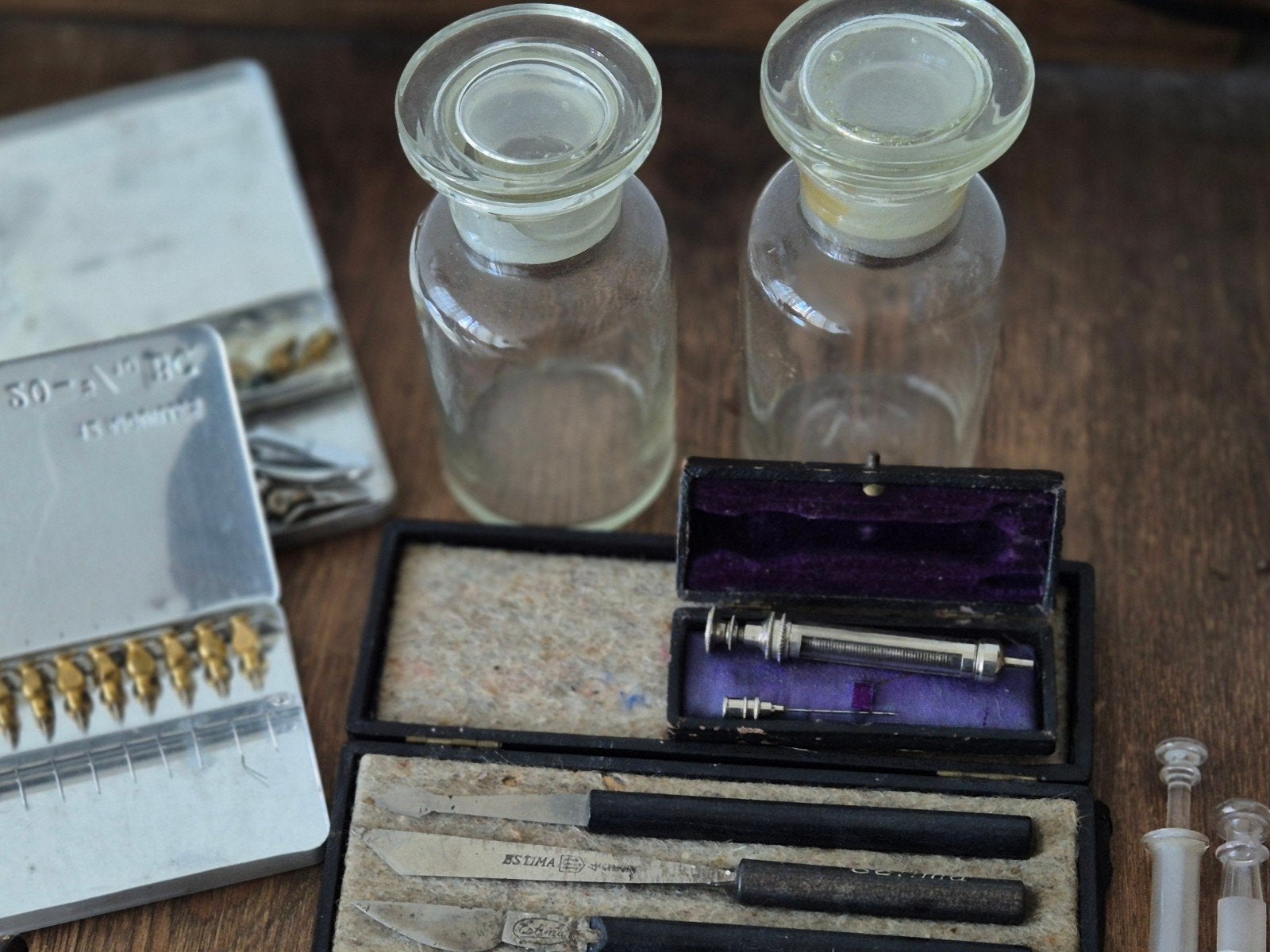 Medisch antiek, scalpels, glazen injectiespuiten etc, Antiek en Kunst, Curiosa en Brocante, Ophalen of Verzenden