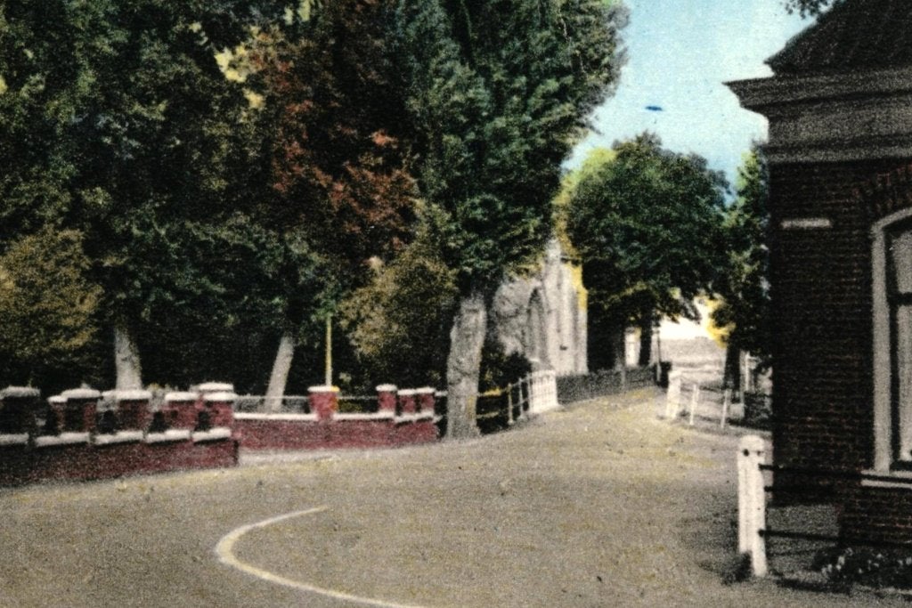 936185 Medemblik Ridderstraat RK Kerk 1951 Gelopen met zegel, Verzamelen, Ophalen of Verzenden, 1940 tot 1960, Gelopen, Noord-Holland