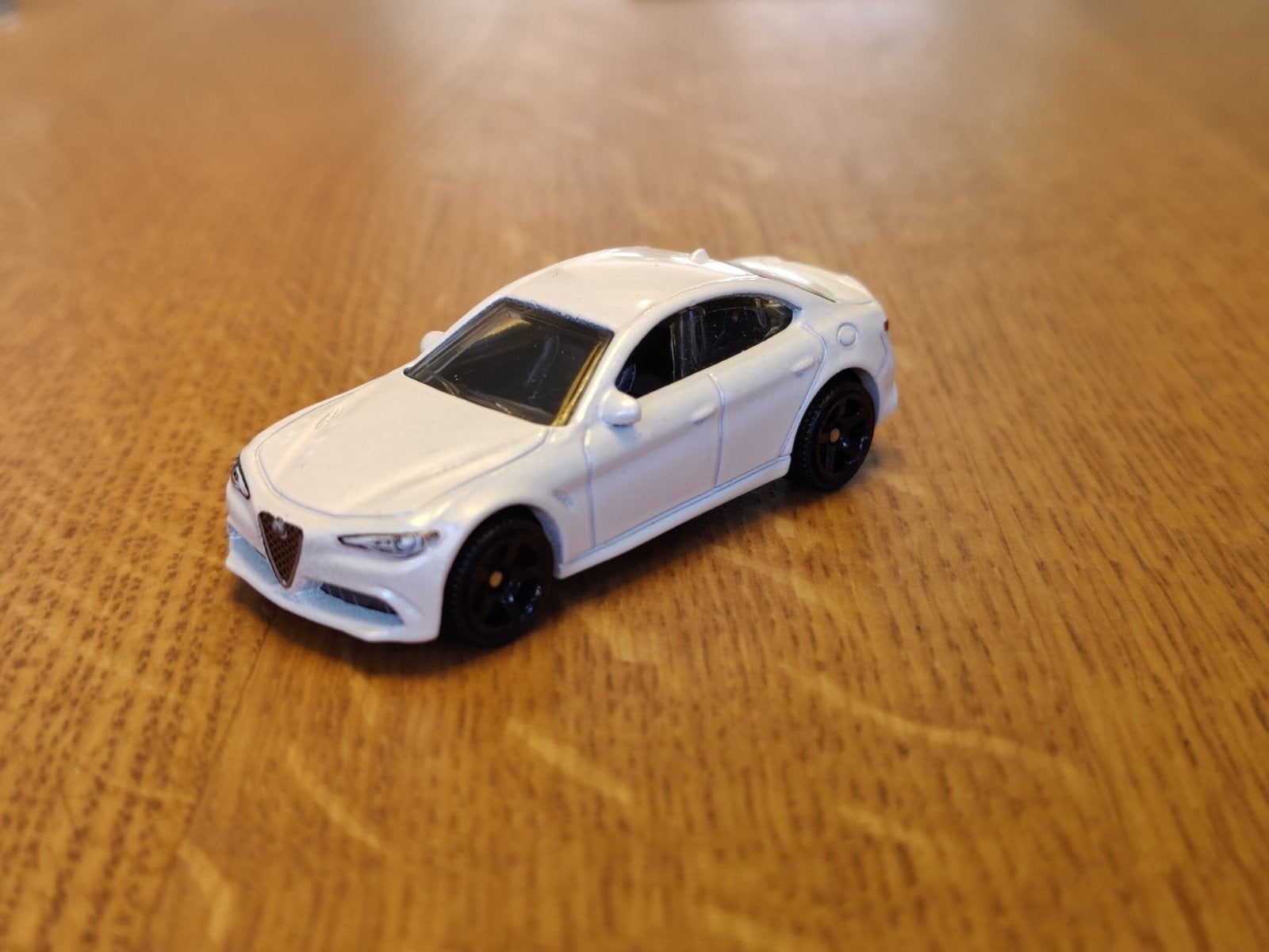 Matchbox Alfa Romeo Giulia WIT, Ophalen of Verzenden, Zo goed als nieuw, Auto