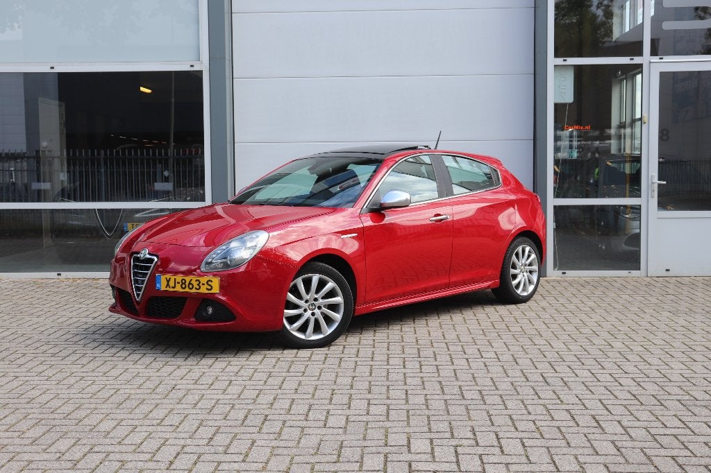 Alfa Romeo Giulietta 1.4 Turbo/PANO/CLIMA/STOEL.VERW/CRUISE, Auto's, Voorwielaandrijving, Euro 5, Zwart, 4 cilinders