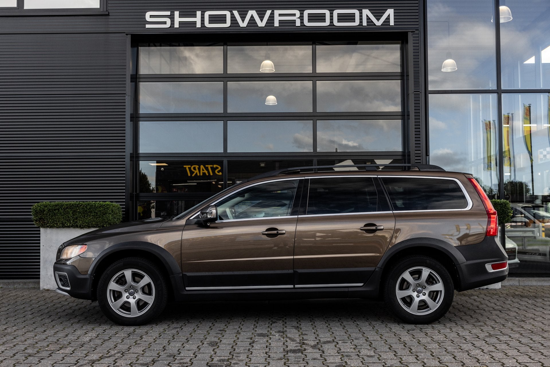 Volvo XC70 3.2 AWD, 243 PK, Schuifdak, Memory, Trekhaak, BLI, Automaat, Gebruikt, 2953 cc, Bruin