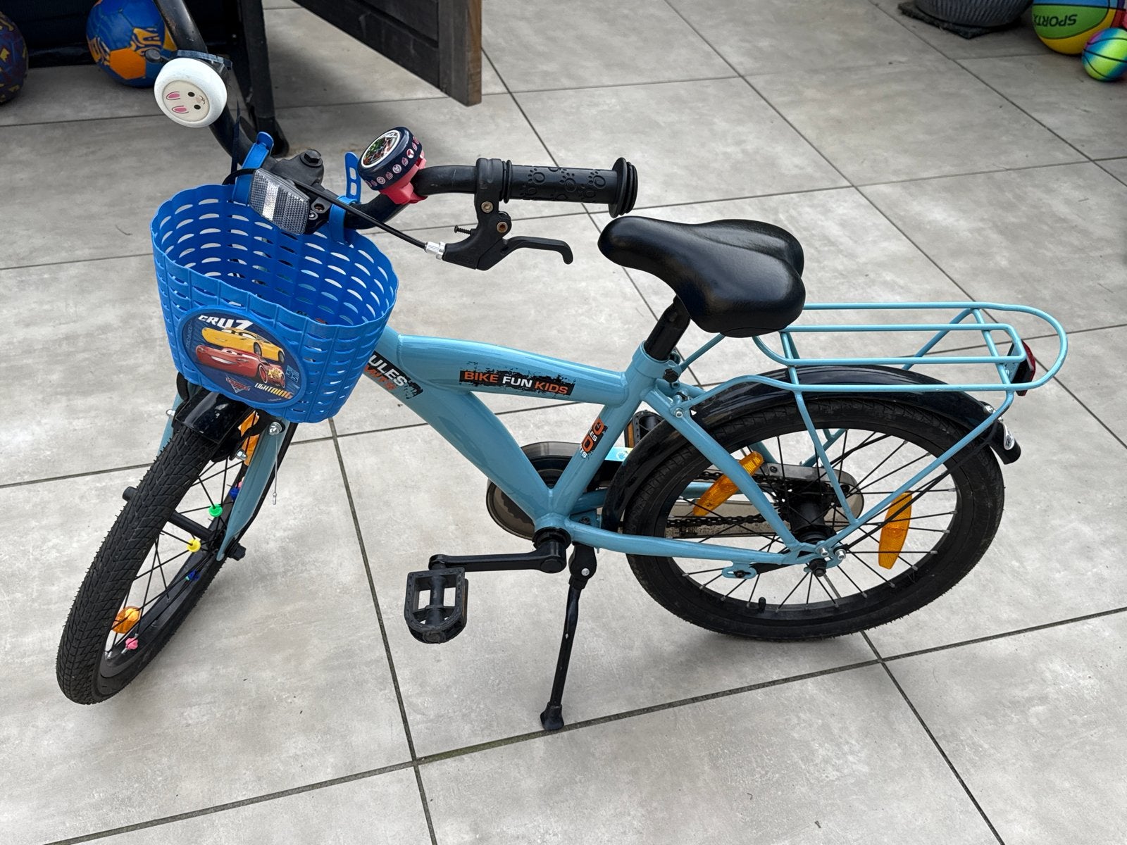 Foto 2 van Kinderfiets 16 inch met mandje en bagagedrager