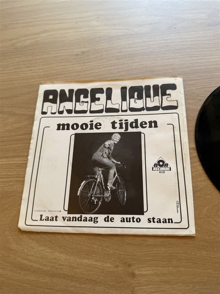 angelique - Mooie tijden, Ophalen of Verzenden, Zo goed als nieuw, Nederlandstalig