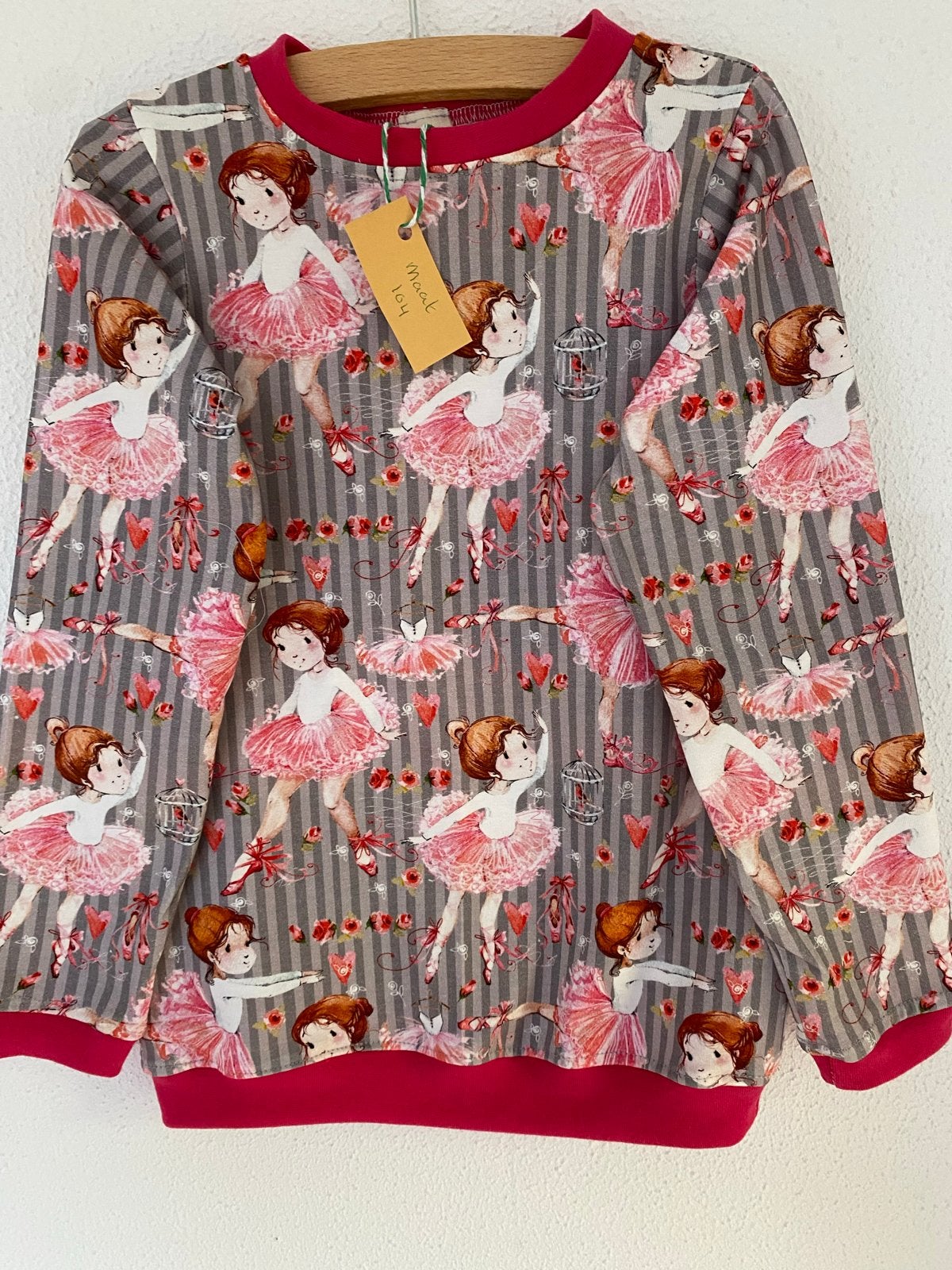 Handgemaakte trui met ballerina's - Maat 104, Ophalen of Verzenden, Nieuw, Meisje, Trui of Vest