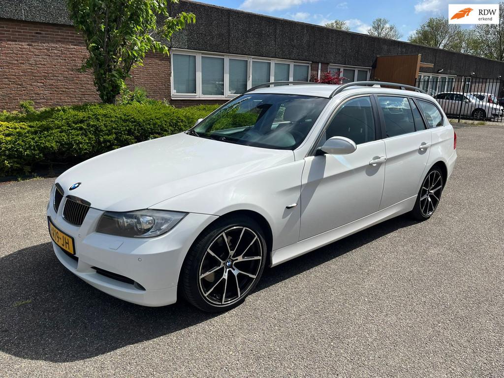 BMW 3-serie Touring 325i Automaat Leder Boekjes N.A.P, Automaat, 745 kg, Achterwielaandrijving, Gebruikt