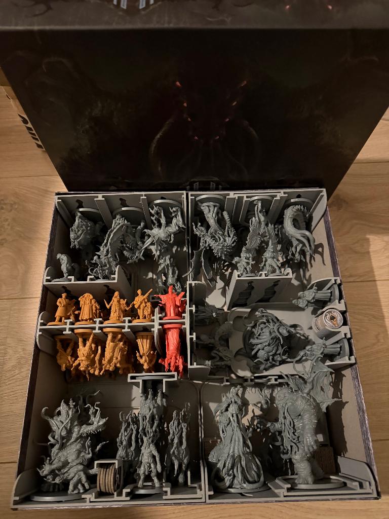 Cthulhu death may die season 1 & 2 (KS box & black goat), Een of twee spelers, Ophalen, Zo goed als nieuw, CMON