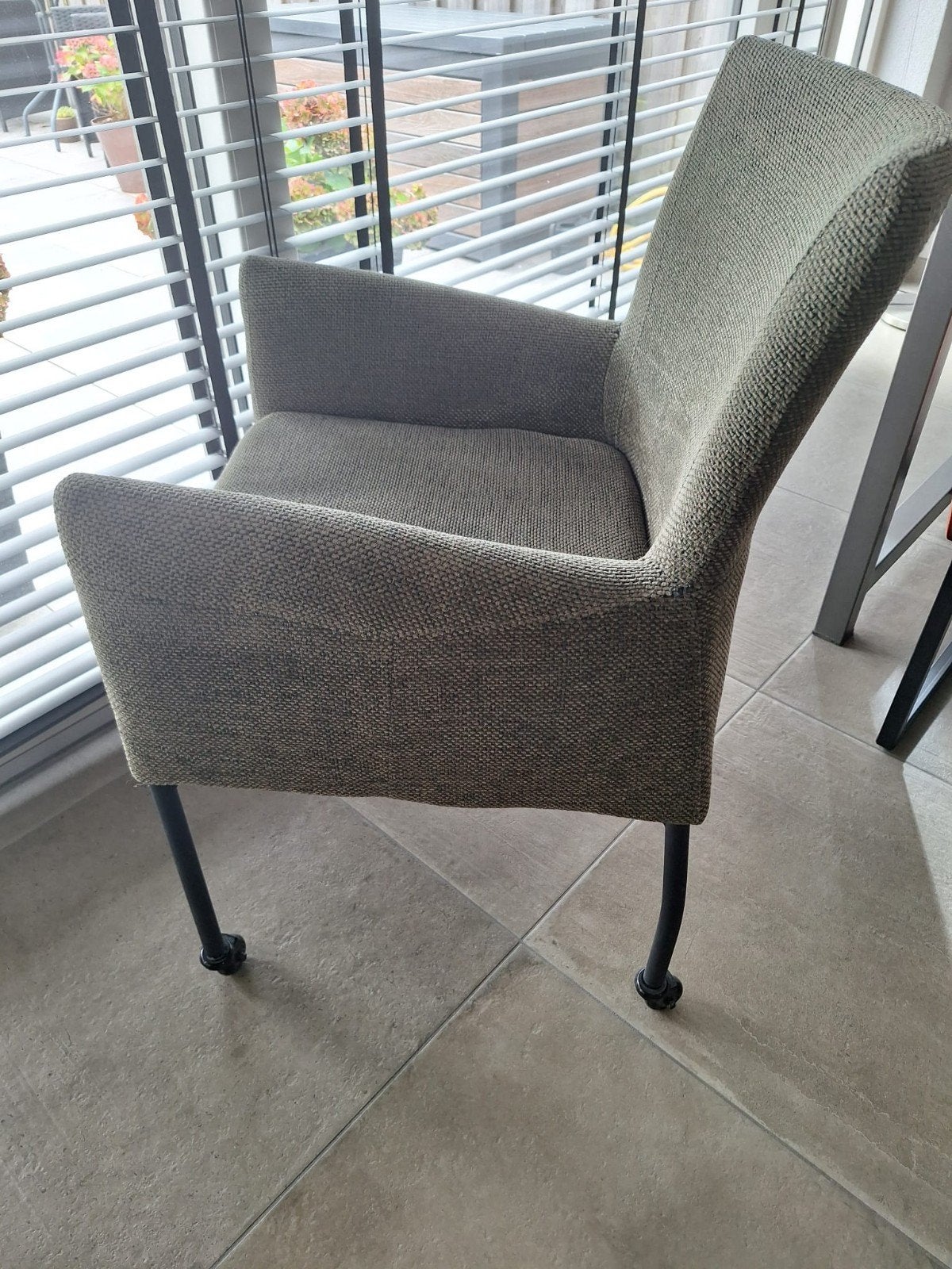 2 mooie eetkamerstoelen met leuning. Prijs is voor beide., Huis en Inrichting, Ophalen, Overige kleuren, Stof, Twee