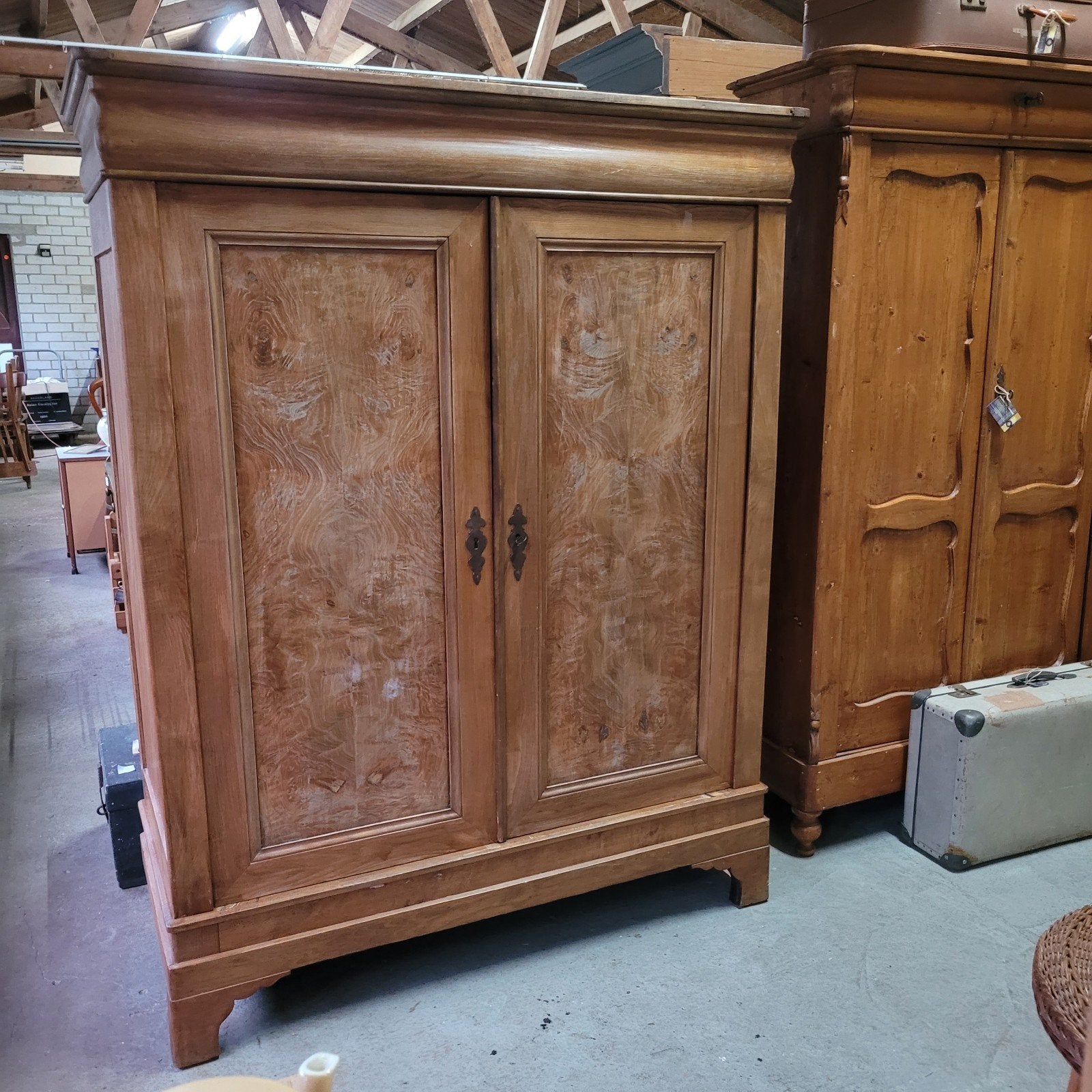 Foto 3 van Brocante oude eiken demontabele kast kledingkast servieskast