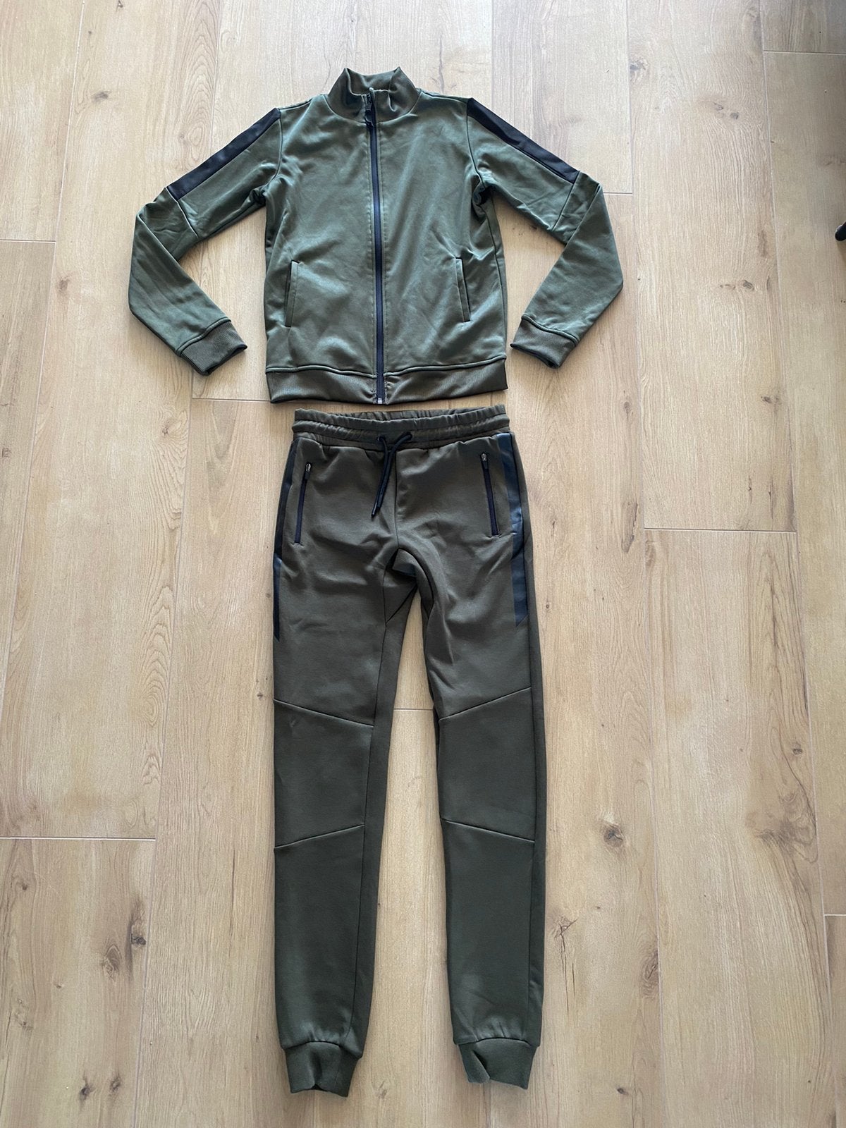 Trainingspak / joggingpak - maat 158-164 voor jongens, Ophalen of Verzenden, Zo goed als nieuw, Jongen, Sport- of Zwemkleding