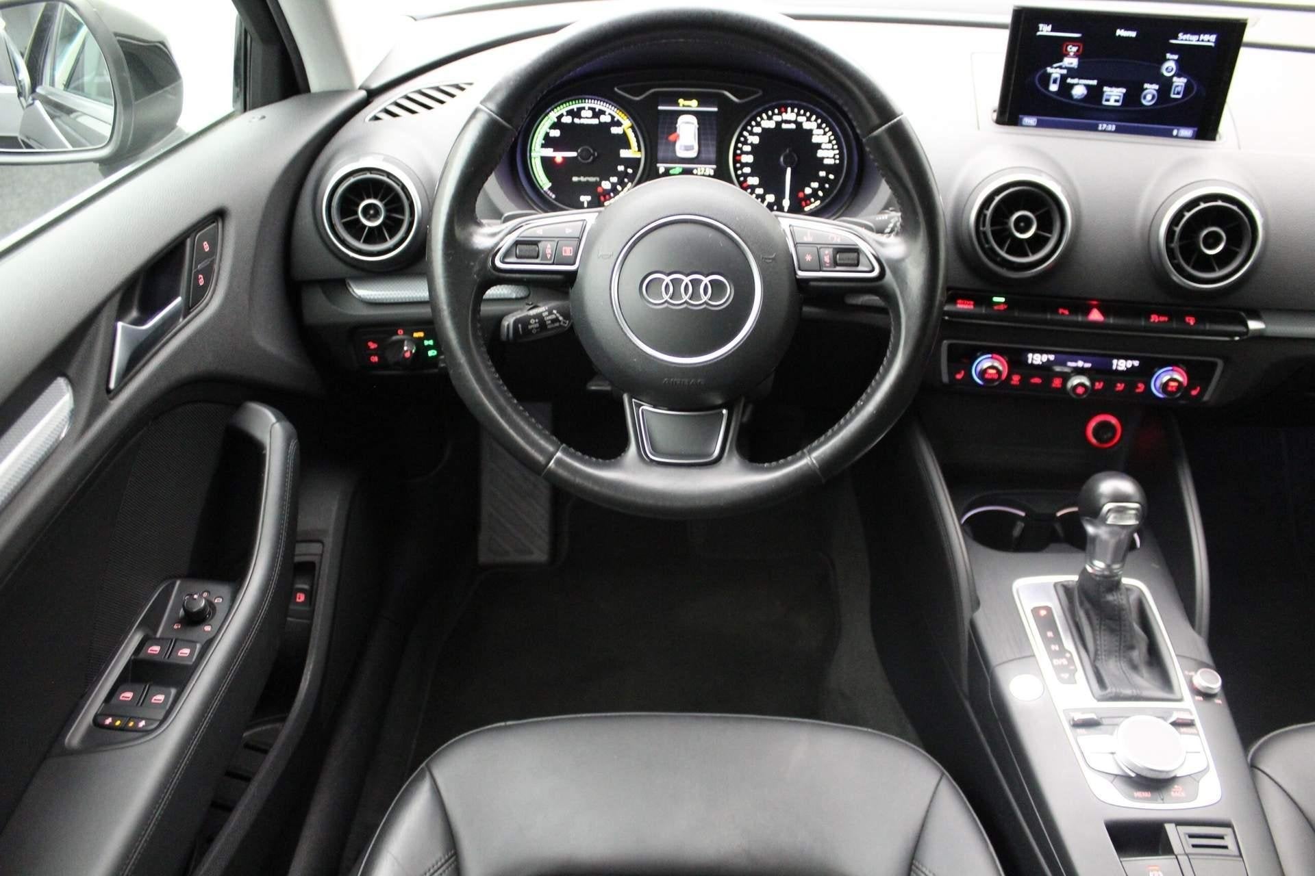 Audi A3 Sportback 1.4 e-tron PHEV Attraction Pro Line plus 2, Stof, Gebruikt, 4 cilinders, Zwart