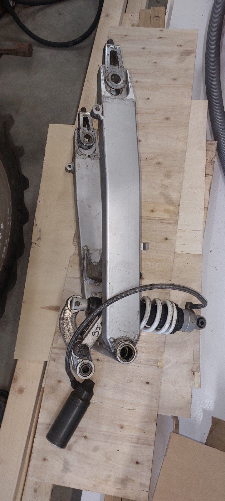 Achterbrug Suzuki GSXR-750 1980 met link, Motoren, Ophalen, Gebruikt