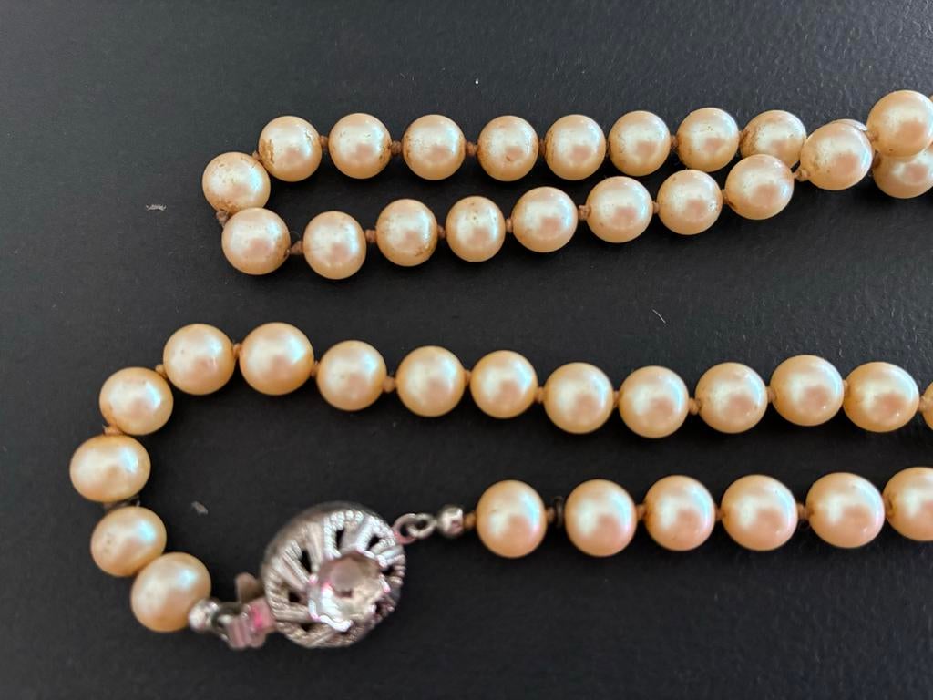 Parelketting met zilverkleurige sluiting, Met kristal, Overige materialen, Gebruikt, Beige