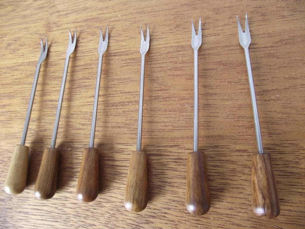 6 stuks houten RVS cocktail vorkje 9,5 cm 1960-1970 per stuk, Antiek en Kunst, Antiek | Bestek, Ophalen of Verzenden