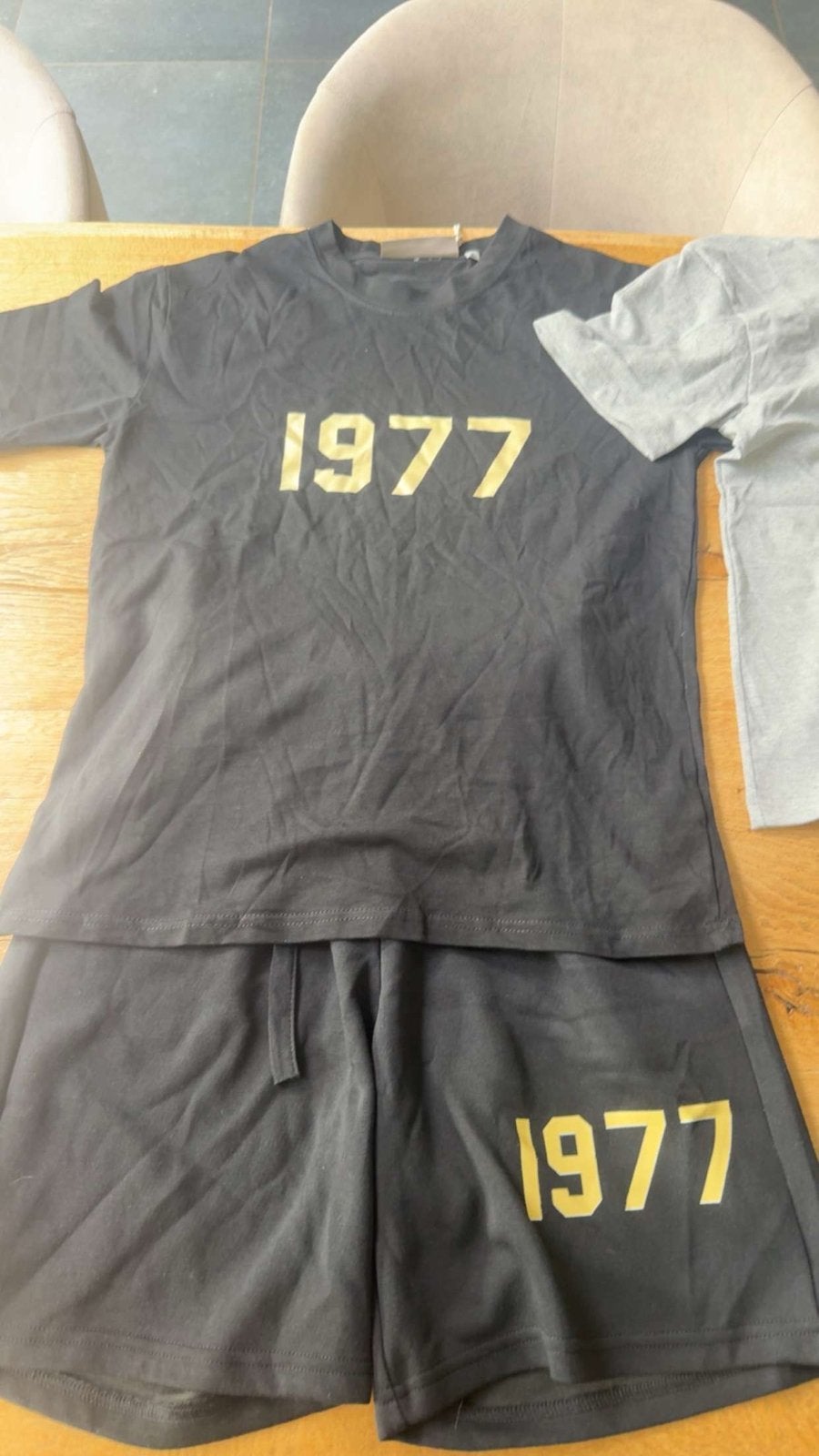 Merk Essentials Zwart T-shirt en Short Set 1977 maat S, Kleding | Dames, T-shirts, Maat 38/40 (M), Zwart, Ophalen of Verzenden