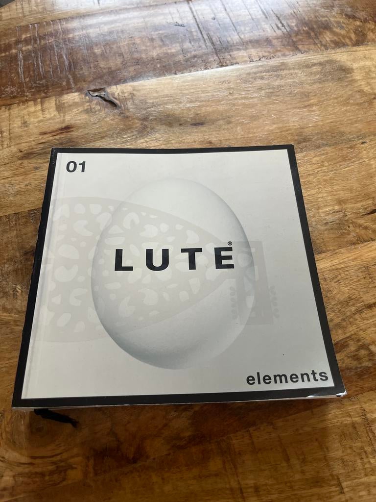 LUTE elements kookboek - culinair, Ophalen of Verzenden, Zo goed als nieuw, Europa, Voorgerechten en Soepen