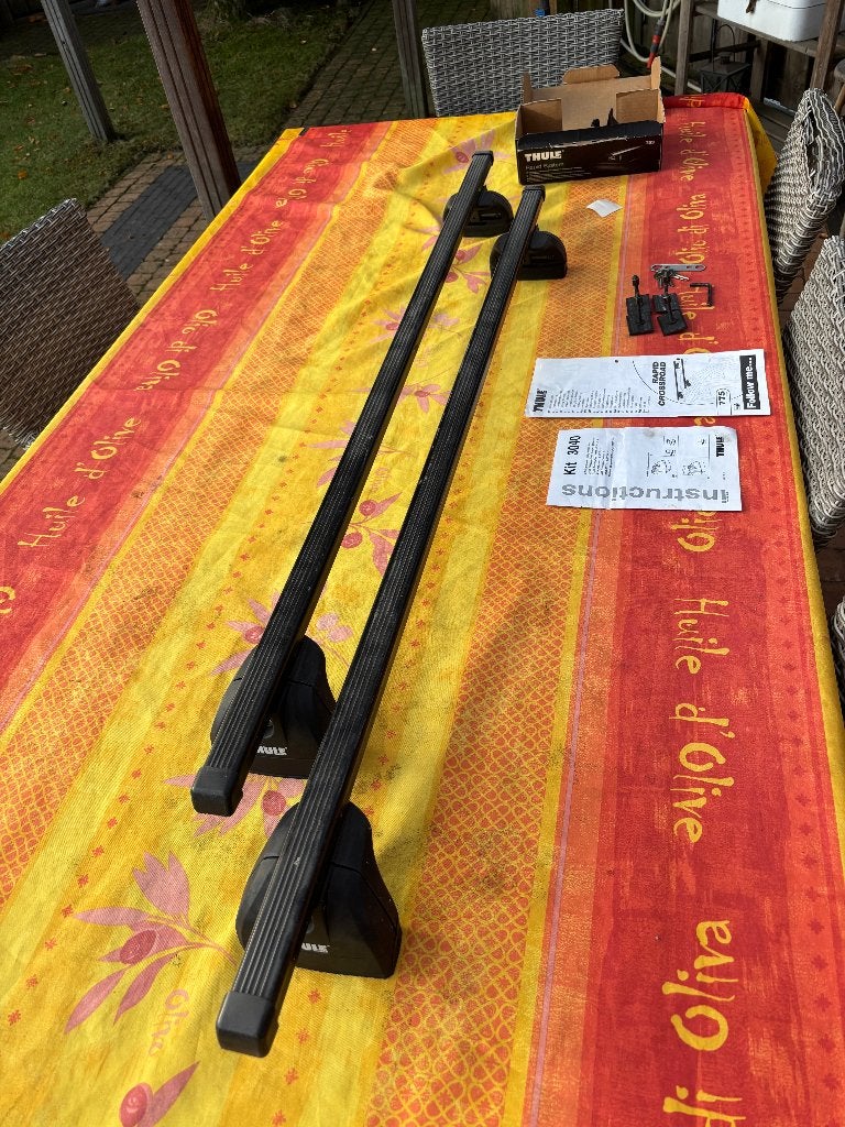 Thule dakdragers met Kit 3040 voor diverse auto's, Auto diversen, Ophalen, Gebruikt