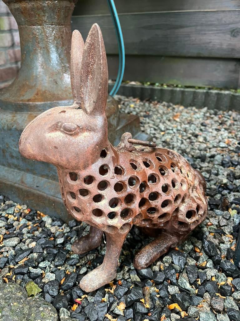 Vintage gietijzer konijn - waxinelicht brander, Tuin en Terras, Tuinbeelden, Ophalen, Gebruikt, Overige materialen, Overige typen