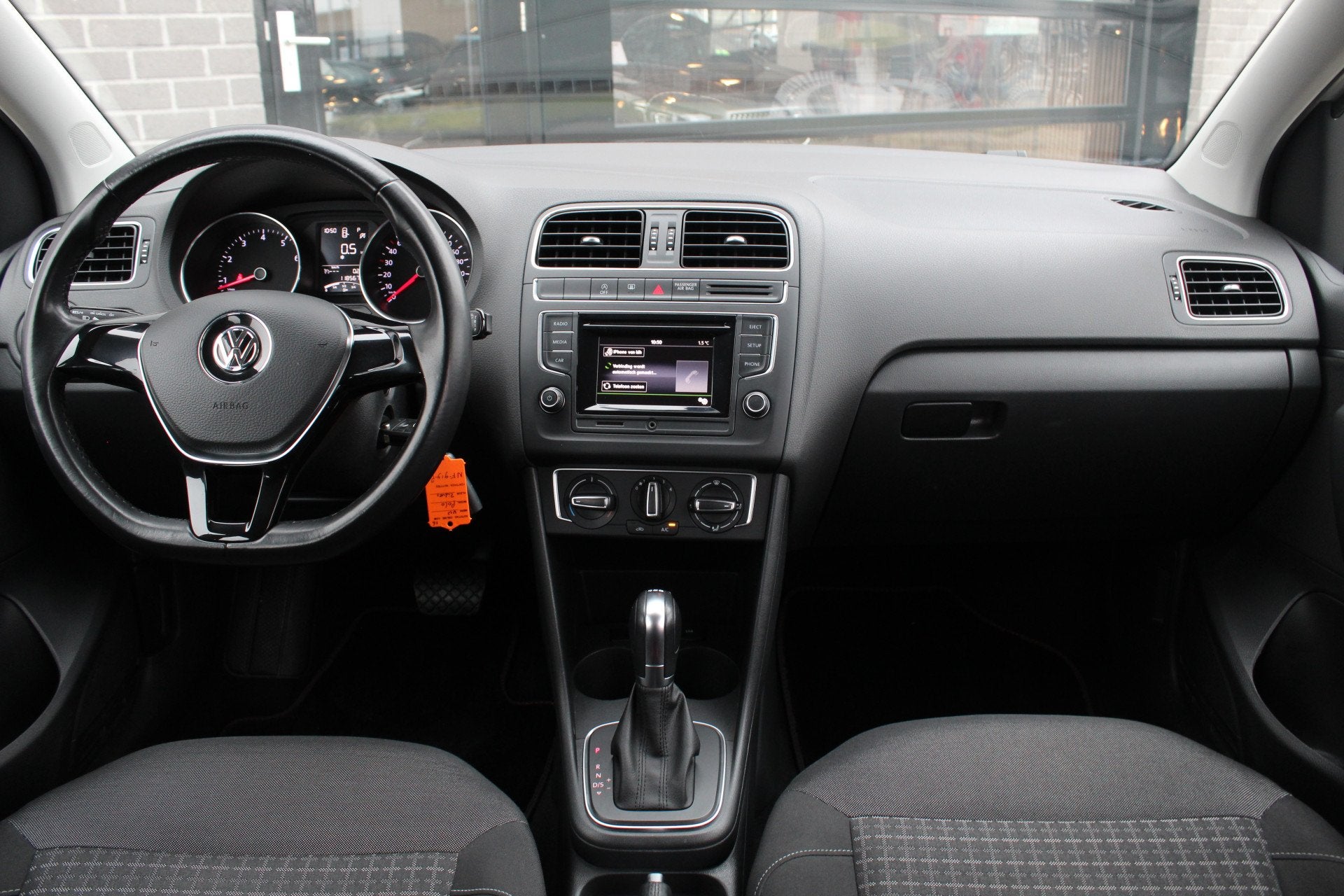 Volkswagen Polo 1.2 TSI Comfortline Connected Series / Autom, Auto's, Stof, 4 cilinders, Met garantie (alle), 1039 kg
