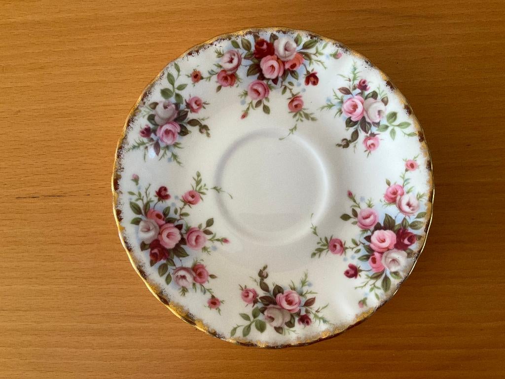 Royal Albert schotel : Cottage Garden, Verzamelen, Porselein, Kristal en Bestek, Ophalen of Verzenden, Zo goed als nieuw, Porselein