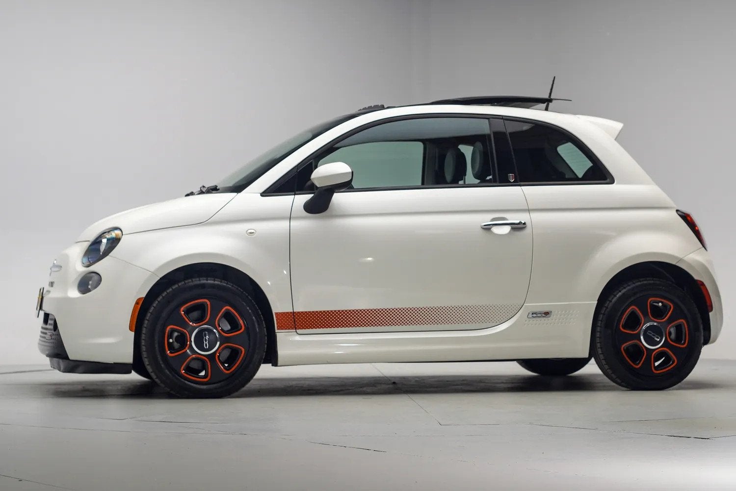 Fiat 500E 500E 24kwh [ Stoelverwarming Pano Navigatie ], Auto's, Fiat, Automaat, 0 cilinders, Gebruikt, 4 stoelen