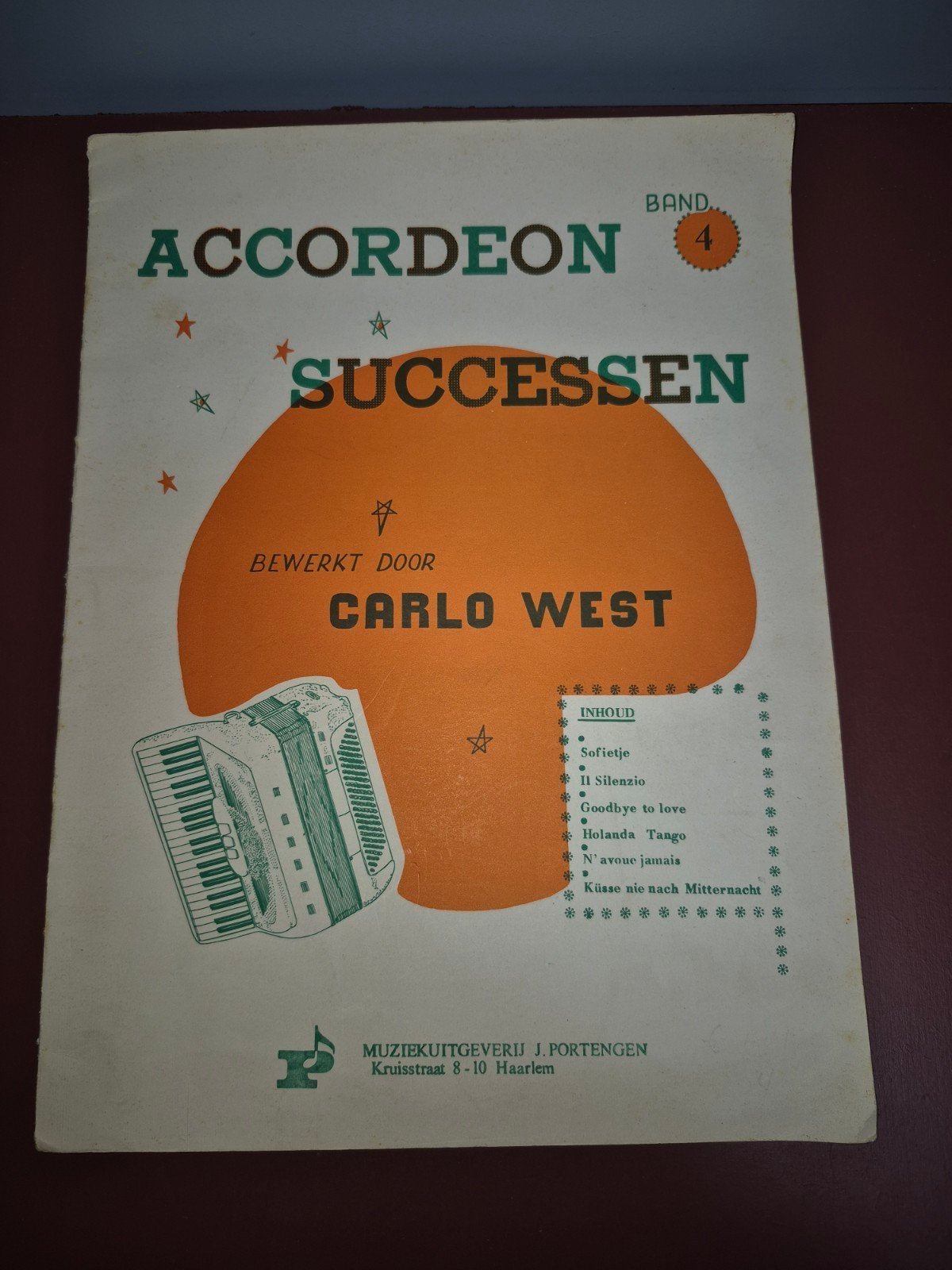 Accordeon Successen Band 4 - Carlo West (bladmuziek), Gebruikt, Ophalen of Verzenden, Artiest of Componist, Populair