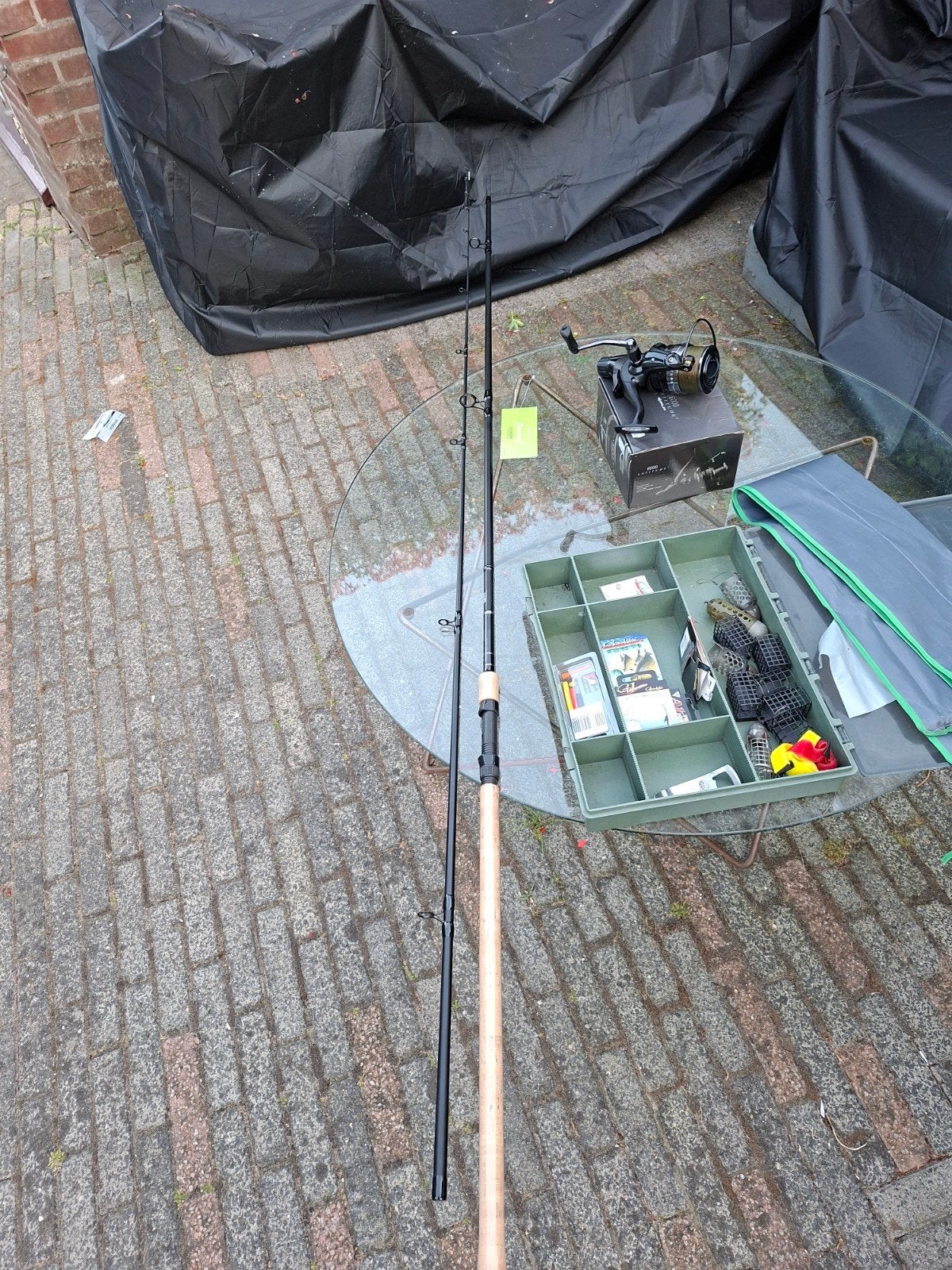 Te koop barbeel hengel met molen en voermandjes Ik verkoop d, Ophalen, Nieuw, Complete set