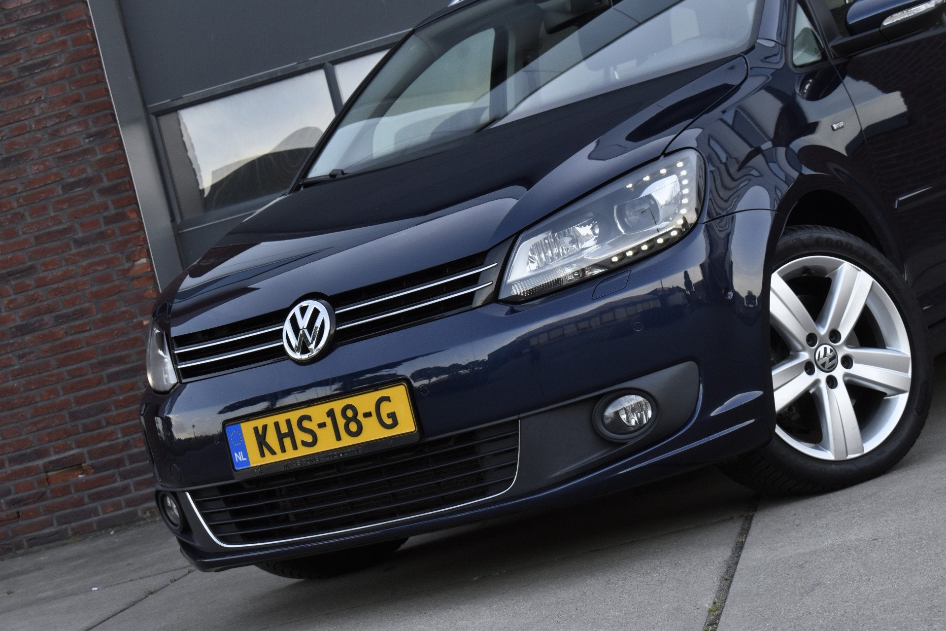 Volkswagen Touran 1.4 TSI Highline 7p. CUP Pano - Xenon - Cr, Euro 5, Gebruikt, Zwart, 4 cilinders