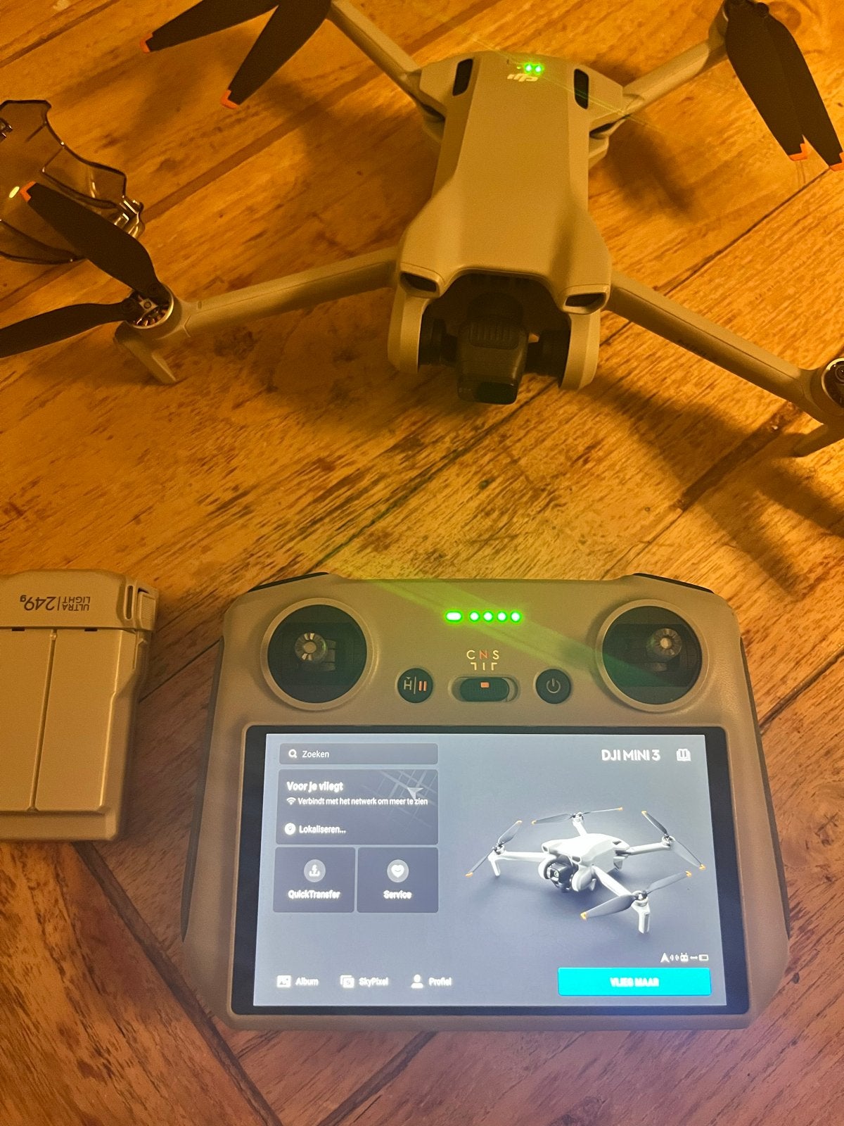 DJI Mini 3 drone met Smart Controller en 2 accu's, Audio, Tv en Foto, 30 tot 45 minuten, Cameradrone, Extra accu('s), 5 tot 10 kilometer