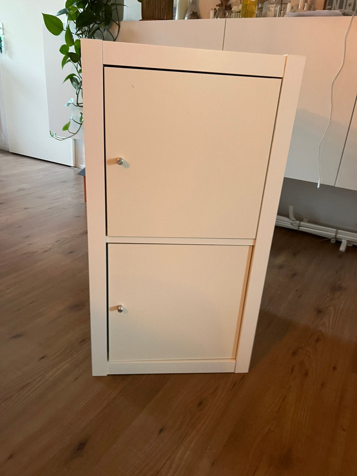 Kallax kast van 2 kasjes met deurtjes er bij, Huis en Inrichting, Ophalen, Gebruikt