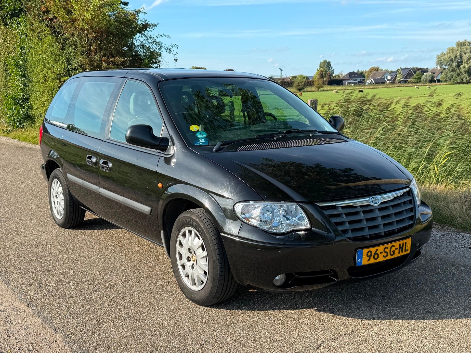 Chrysler Voyager 3.3i V6 SE Luxe AUT APK 11-2026 Airco Leder, Auto's, 3301 cc, 450 kg, Gebruikt, Beige