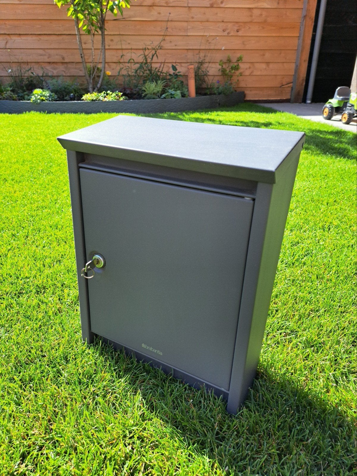 Brabantia staande brievenbus - Antraciet, Tuin en Terras, Brievenbussen, Ophalen of Verzenden, Zo goed als nieuw, Aluminium
