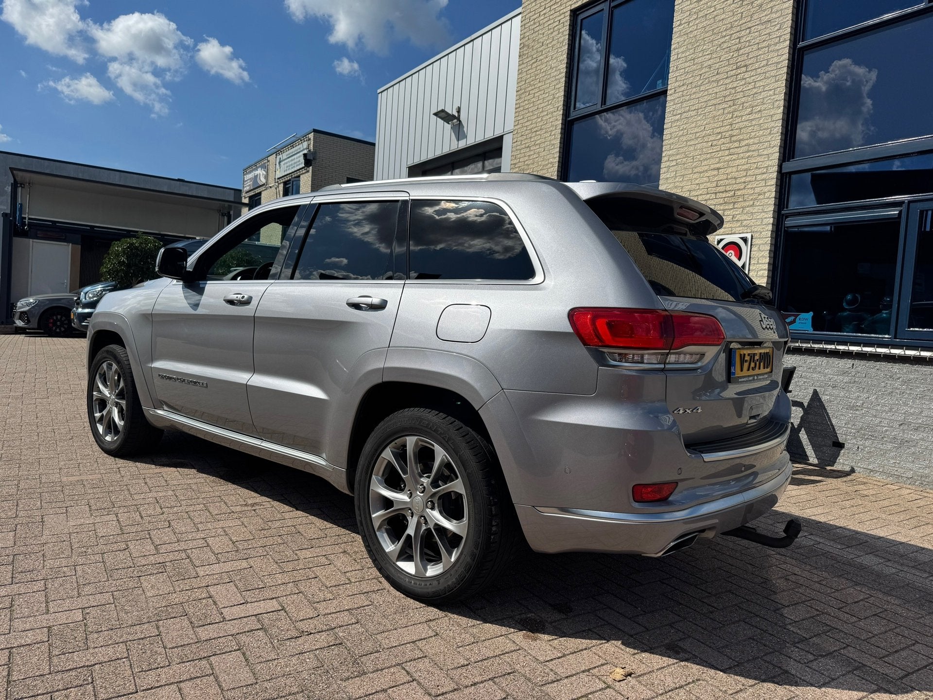 Jeep GRAND CHEROKEE Summit- 4x4 Grijs kenteken-PANO, Auto's, Dealer onderhouden, 2423 kg, Gebruikt, Euro 6