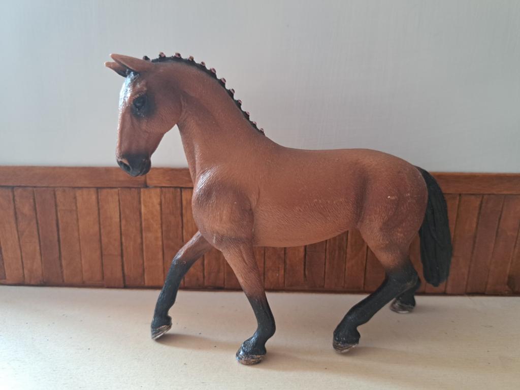 Schleich hannoveraan merrie, Ophalen of Verzenden, Zo goed als nieuw, Paard, Beeldje of Figuurtje