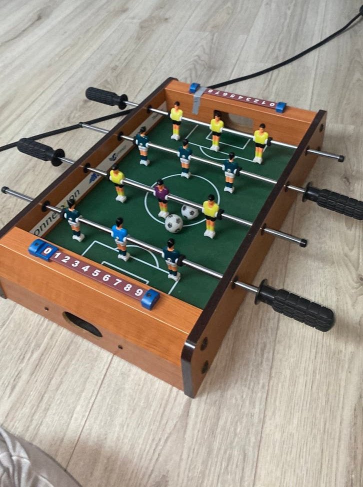 Tafelvoetbaltafel. Met twee balletjes check de beschrijving!, Ophalen, Zo goed als nieuw