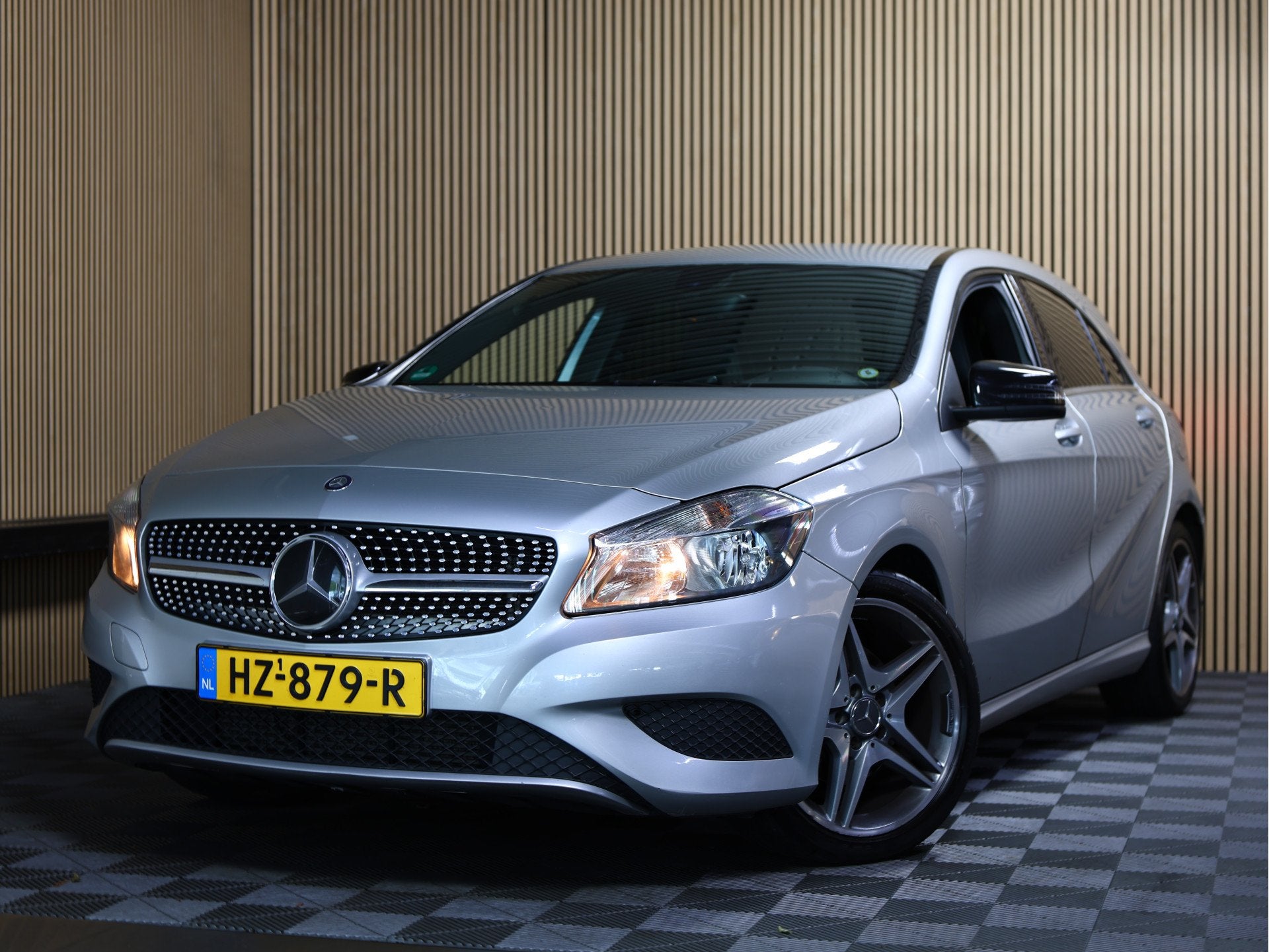 Mercedes-Benz A-Klasse 180 Prestige Diamant Grille AUTOMAAT, Gebruikt, 4 cilinders, Leder en Stof, 122 pk