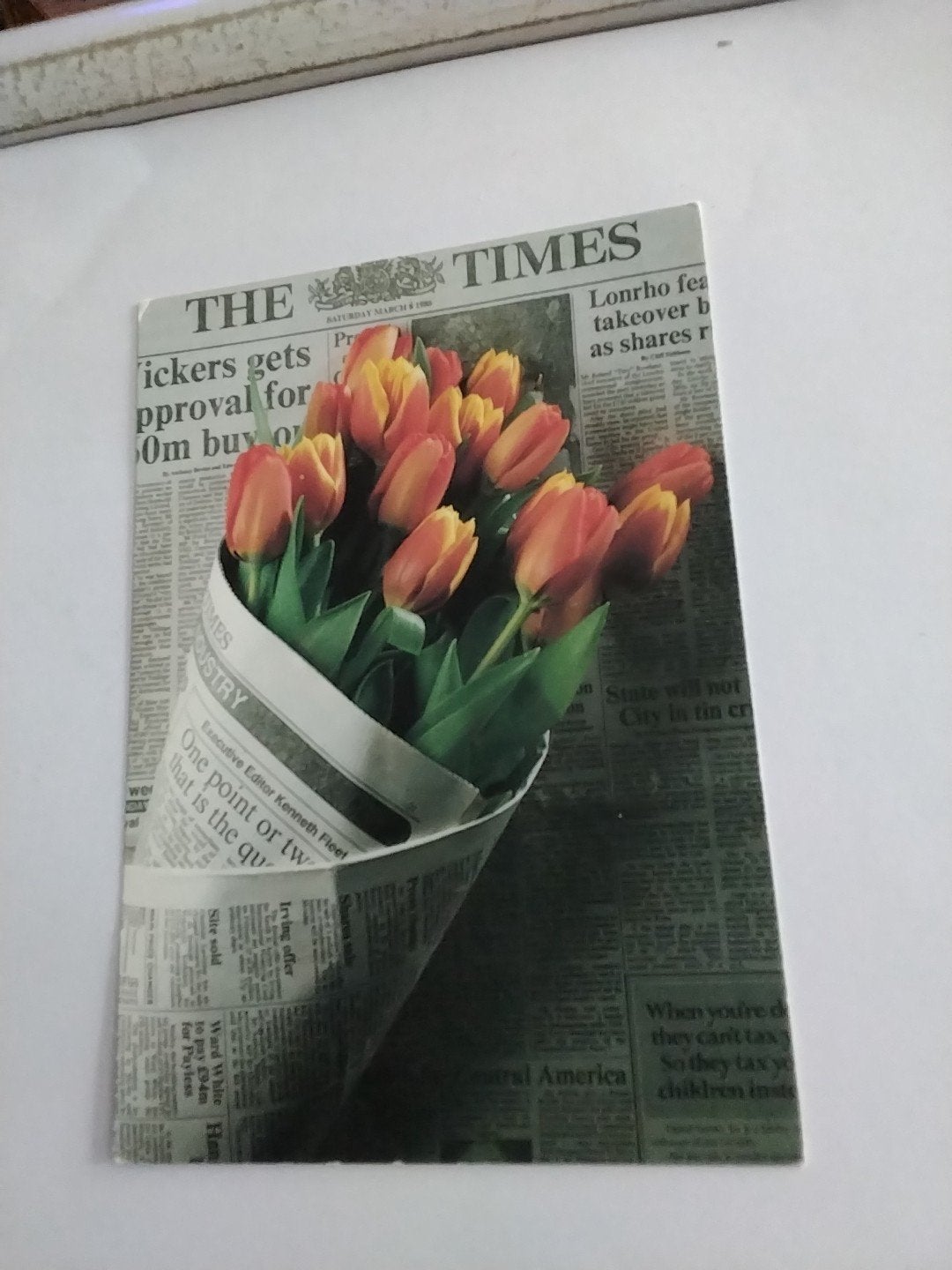 Vintage Ansichtkaart: Tulpen in 'The Times' (1988), Ophalen of Verzenden, 1980 tot heden, Gelopen